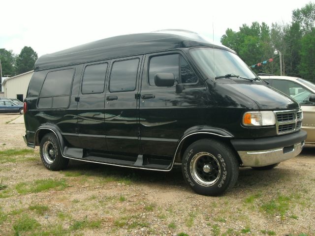 Dodge Ram Van 1997 photo 2