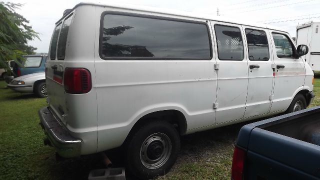 Dodge Ram Van 1998 photo 2