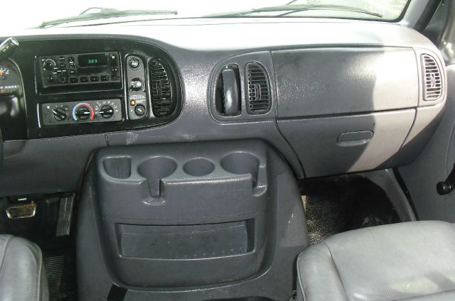 Dodge Ram Van 1999 photo 17