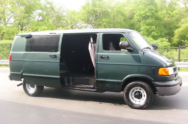 Dodge Ram Van 1999 photo 2