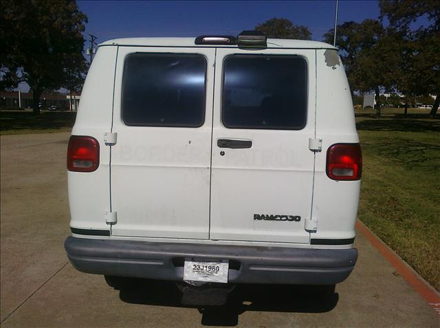 Dodge Ram Van 1999 photo 2