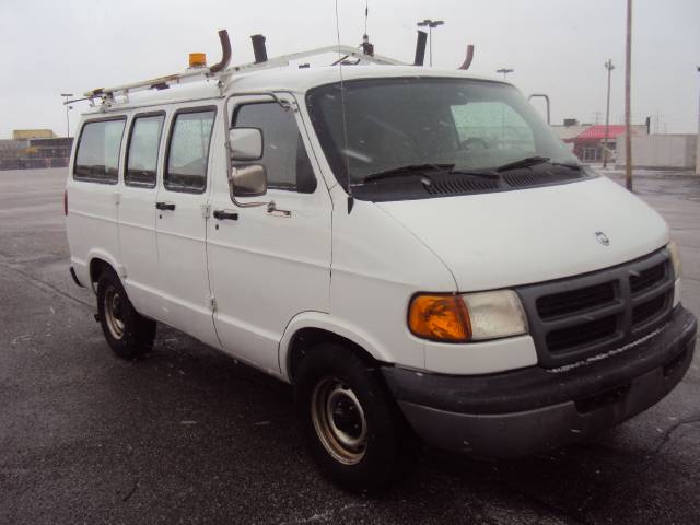 Dodge Ram Van 1999 photo 2