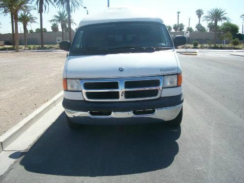 Dodge Ram Van 1999 photo 2