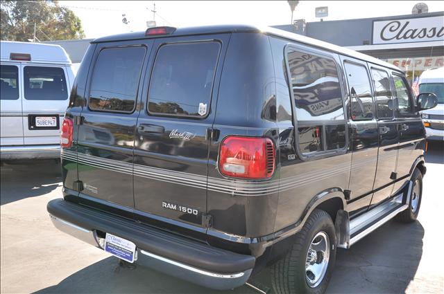 Dodge Ram Van 1999 photo 3