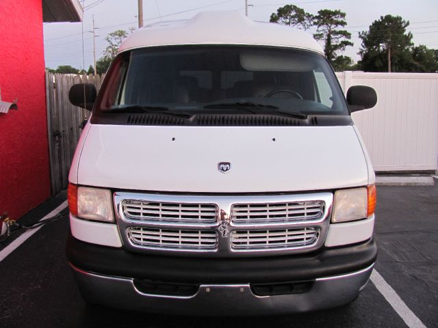 Dodge Ram Van 2000 photo 1