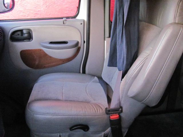 Dodge Ram Van 2000 photo 3