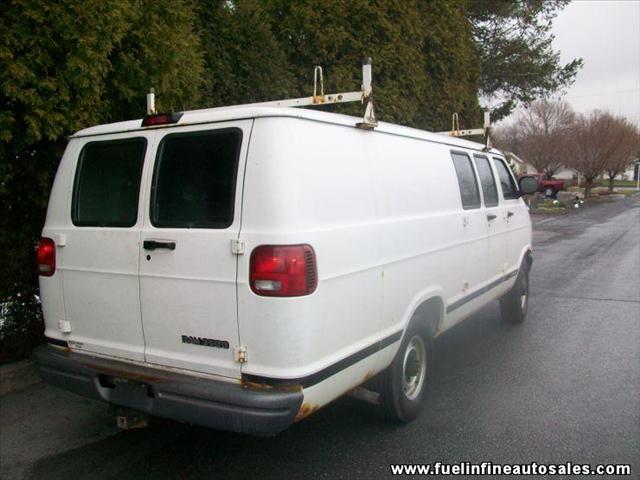 Dodge Ram Van 2001 photo 1