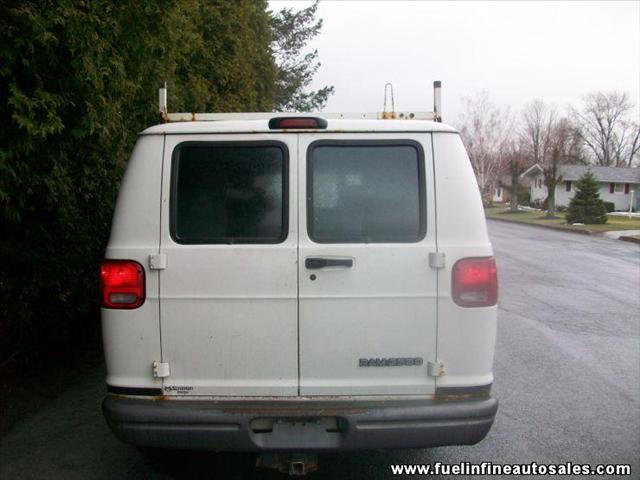 Dodge Ram Van 2001 photo 2