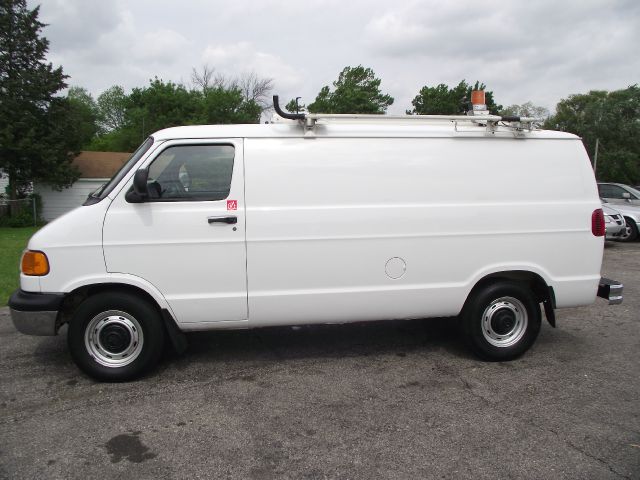 Dodge Ram Van 2001 photo 8