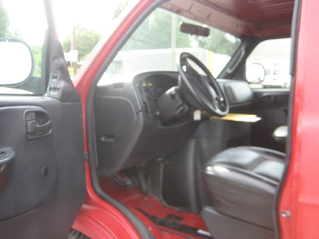 Dodge Ram Van 2001 photo 1