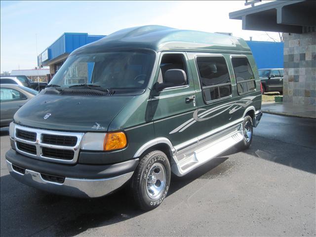 Dodge Ram Van 2001 photo 2