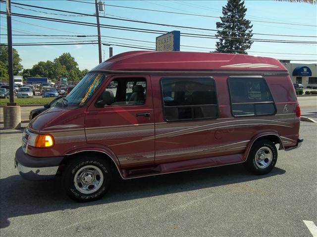 Dodge Ram Van 2001 photo 1