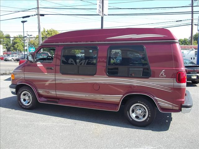 Dodge Ram Van 2001 photo 2