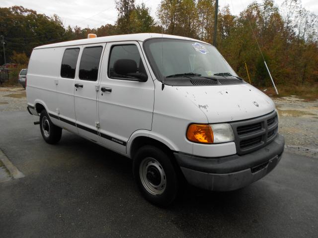 Dodge Ram Van 2001 photo 2