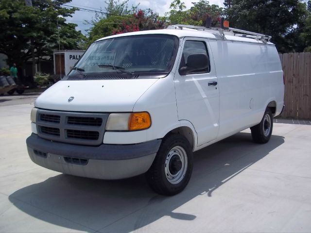 Dodge Ram Van 2001 photo 3