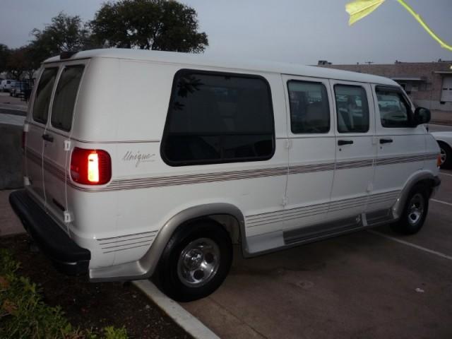 Dodge Ram Van 2001 photo 1