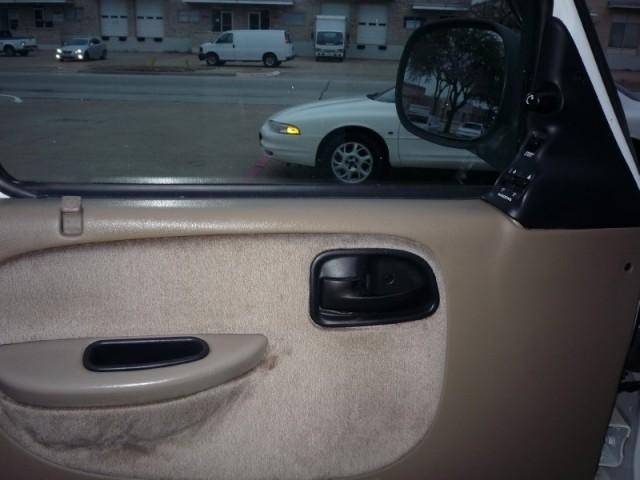 Dodge Ram Van 2001 photo 2