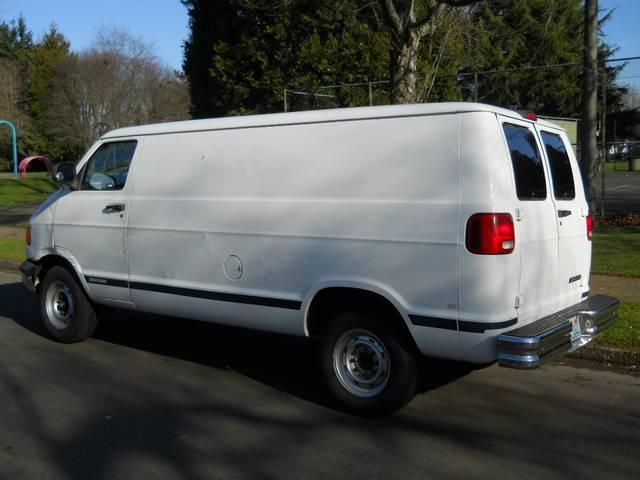 Dodge Ram Van 2001 photo 1