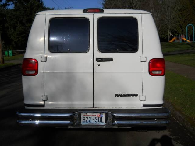 Dodge Ram Van 2001 photo 2