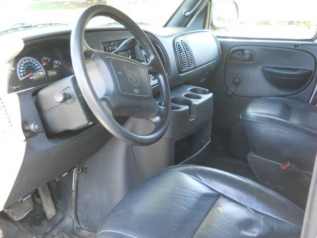 Dodge Ram Van 2001 photo 4