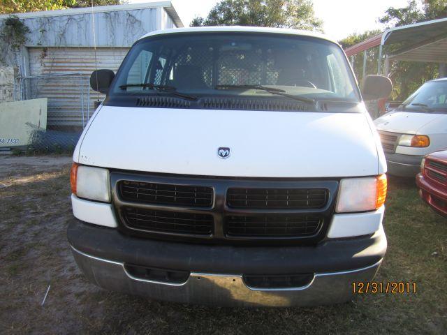 Dodge Ram Van 2001 photo 1