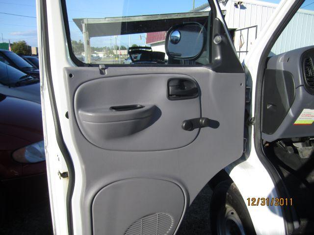 Dodge Ram Van 2001 photo 2