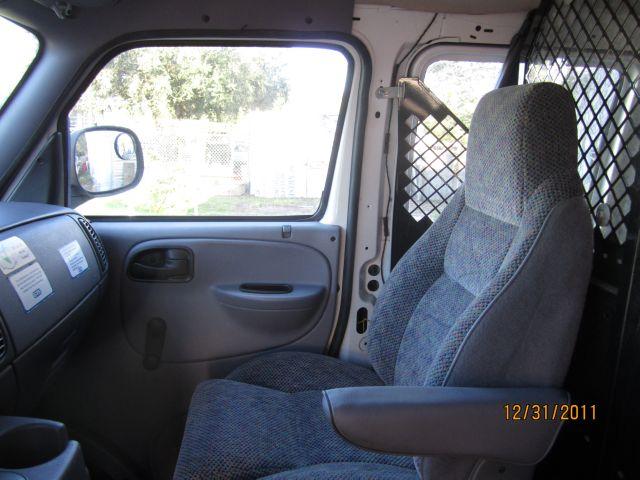 Dodge Ram Van 2001 photo 4