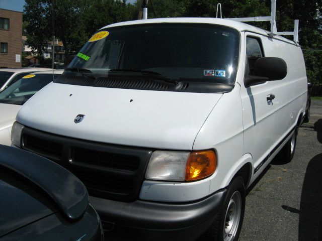 Dodge Ram Van 2002 photo 1