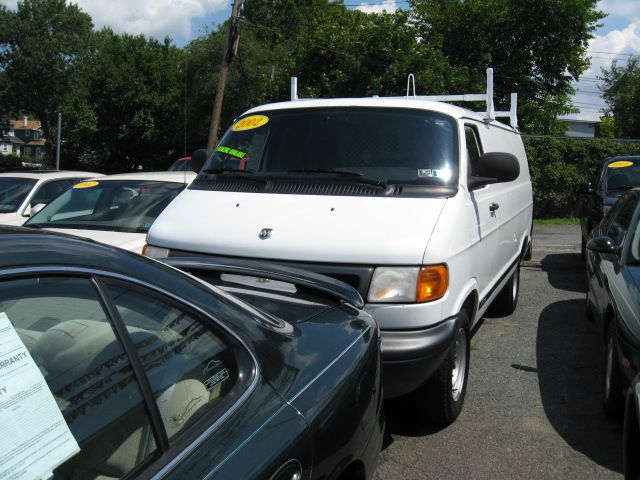 Dodge Ram Van 2002 photo 2