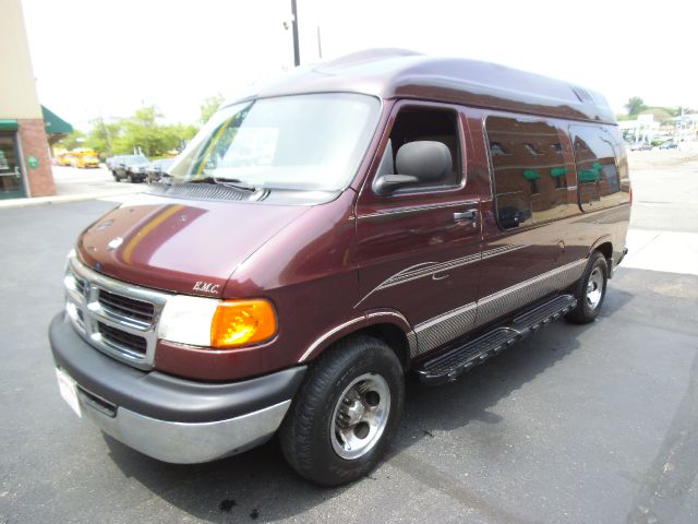 Dodge Ram Van 2002 photo 1