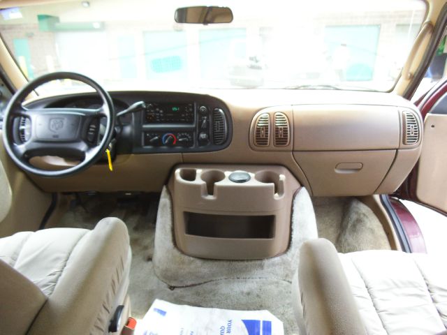 Dodge Ram Van 2002 photo 18