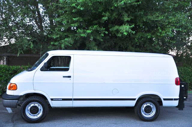 Dodge Ram Van 2002 photo 4