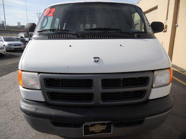 Dodge Ram Van 2002 photo 1