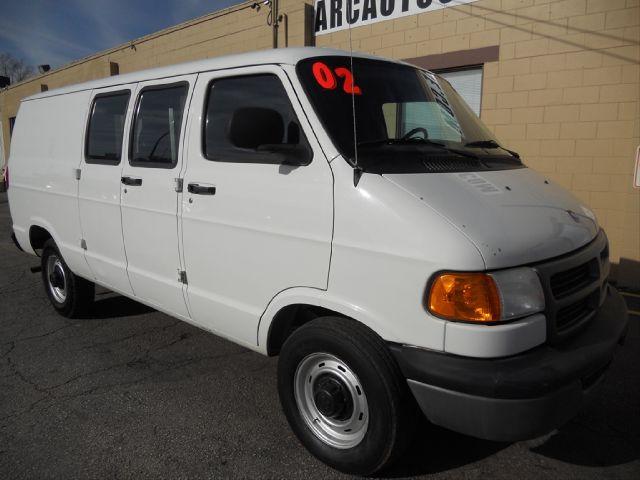 Dodge Ram Van 2002 photo 2