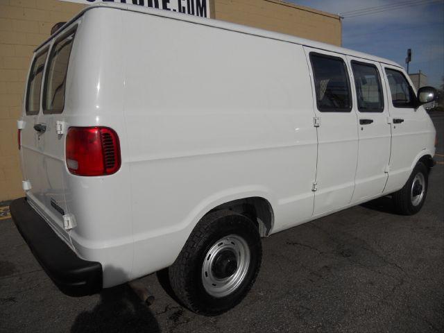 Dodge Ram Van 2002 photo 4