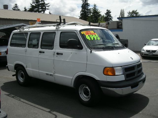 Dodge Ram Van 2002 photo 2