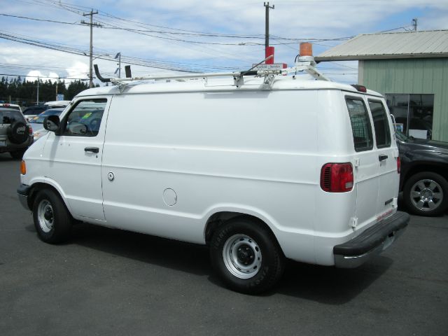 Dodge Ram Van 2002 photo 3