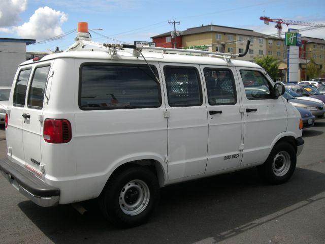 Dodge Ram Van 2002 photo 7