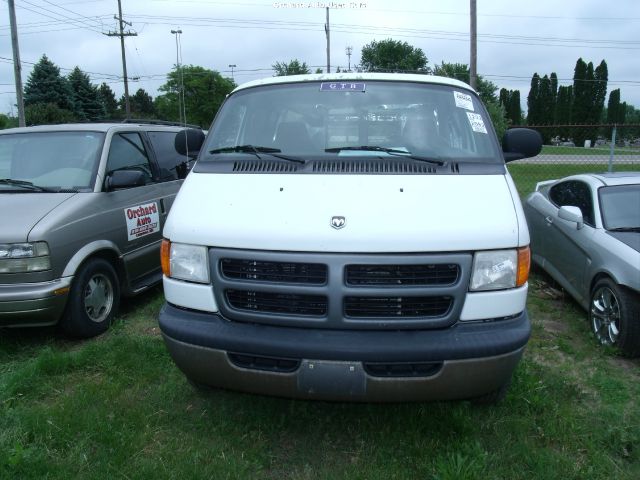 Dodge Ram Van 2002 photo 1