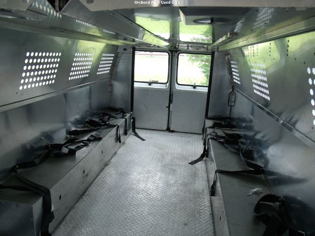 Dodge Ram Van 2002 photo 2