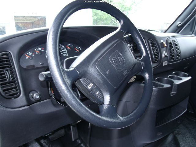 Dodge Ram Van 2002 photo 3