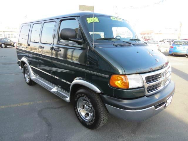 Dodge Ram Van 2002 photo 2