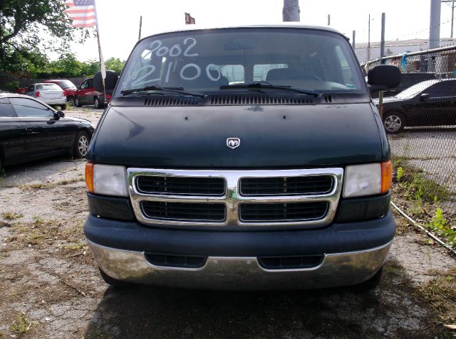 Dodge Ram Van 2002 photo 1