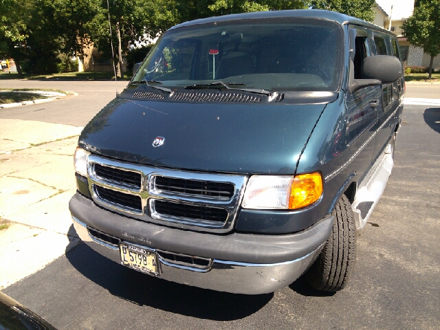 Dodge Ram Van 2002 photo 4