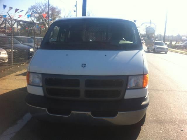 Dodge Ram Van 2002 photo 1