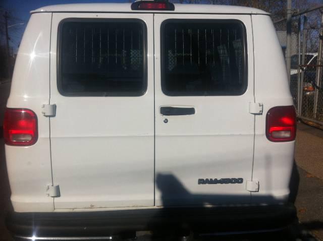 Dodge Ram Van 2002 photo 4