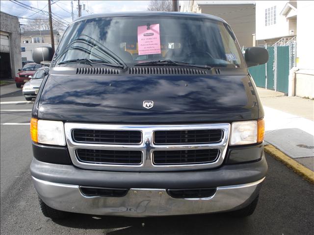 Dodge Ram Van 2003 photo 1