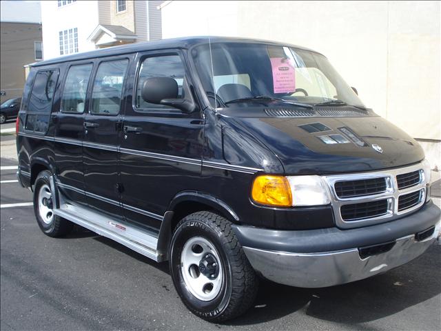 Dodge Ram Van 2003 photo 2