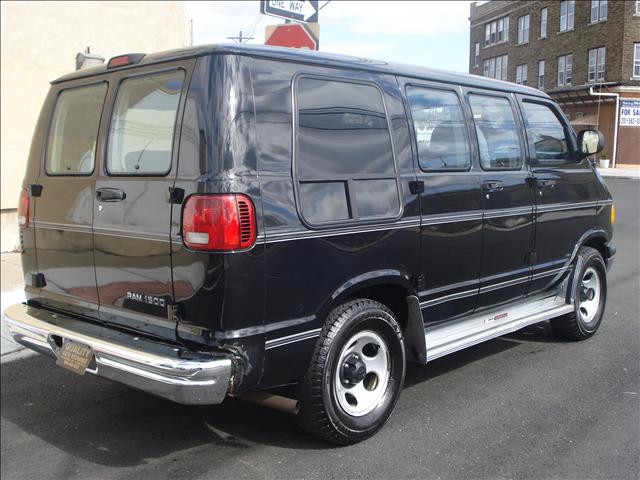 Dodge Ram Van 2003 photo 3