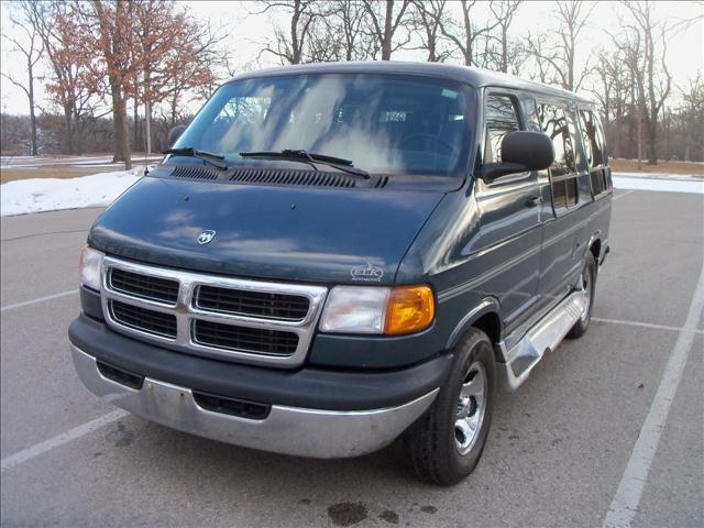 Dodge Ram Van 2003 photo 1